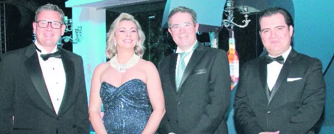 Nicolas Payet, Helena Dionisio, Laurent Schun y Alejandro Flores.