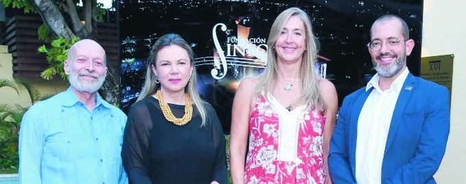 Eduardo Villanueva, Marisol Rodríguez Copello,  y Margarita Miranda de Mitrov.
