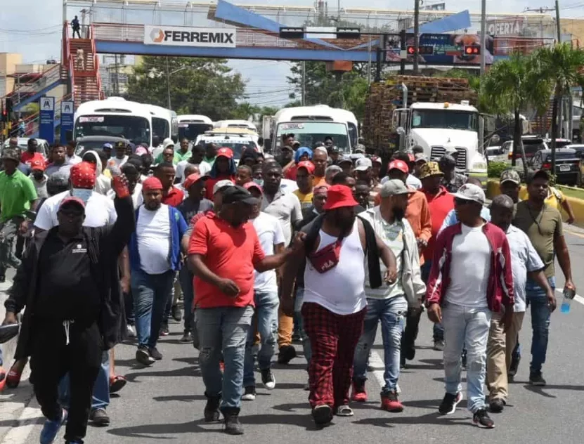 Choferes marchando hacia el Palacio Nacional.