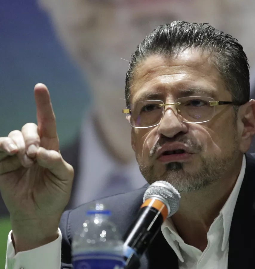 Chaves califica como una "revolución" su victoria electoral en Costa Rica