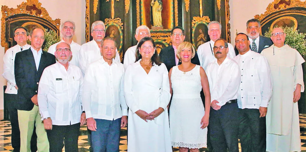 La Junta de Directores del Centros APEC de Educación a Distancia, durante la misa.