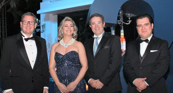 Nicolas Payet, Helena Dionisio, Laurent Schun y Alejandro Flores.