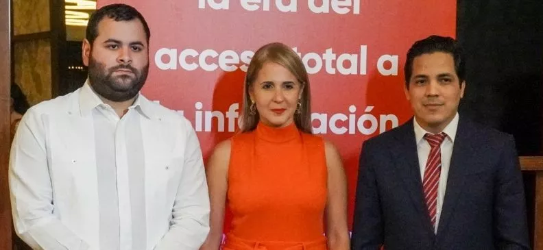 Héctor  Risek Guerrero, Gina Cordero y Carlos Barranco.