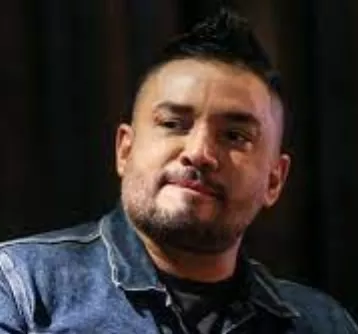 A Manny Manuel lo demanda  Ricardo Cordero .