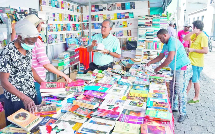 Diversos géneros literarios  forman parte de las ofertas.