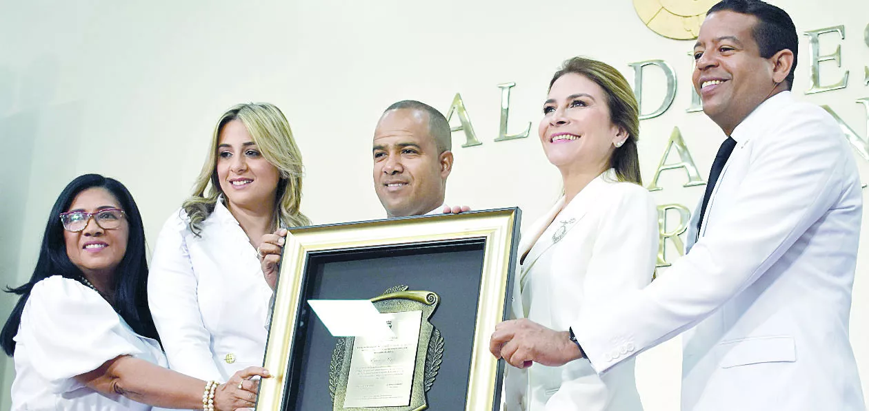 Carolina Mejía destacó los avances de un plan que remoza los espacios públicos.  JOSE DE LEÓN