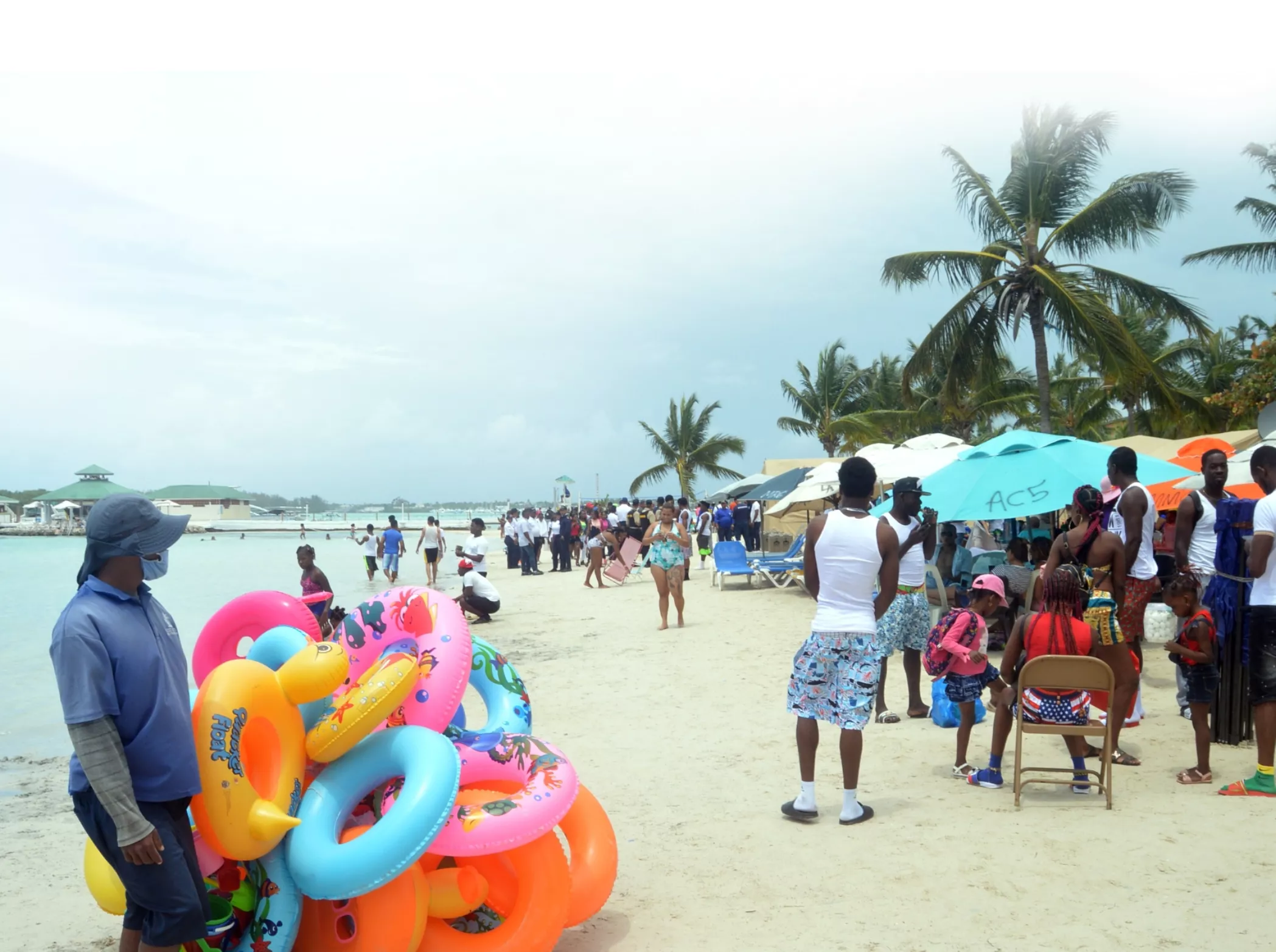 Recorridos Por La Playa De Boca Chica.ELDIA Foto .Henry  Santiago.17-04-04-2022