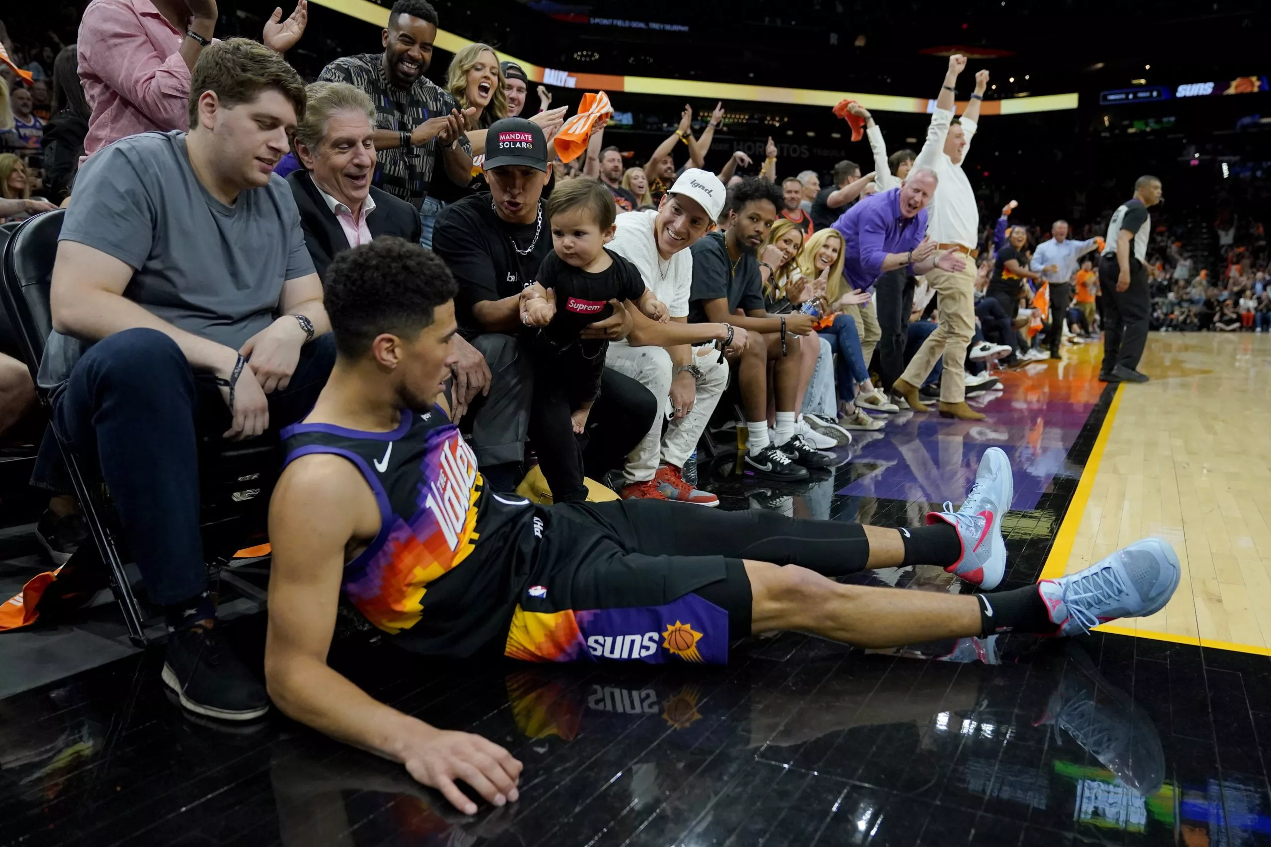SUNS-BOOKER