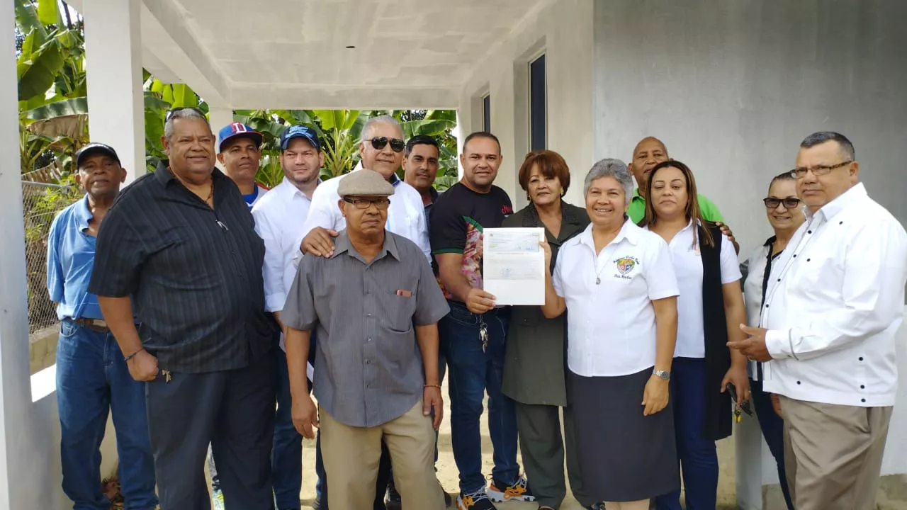 Andrés Bautista hace entrega