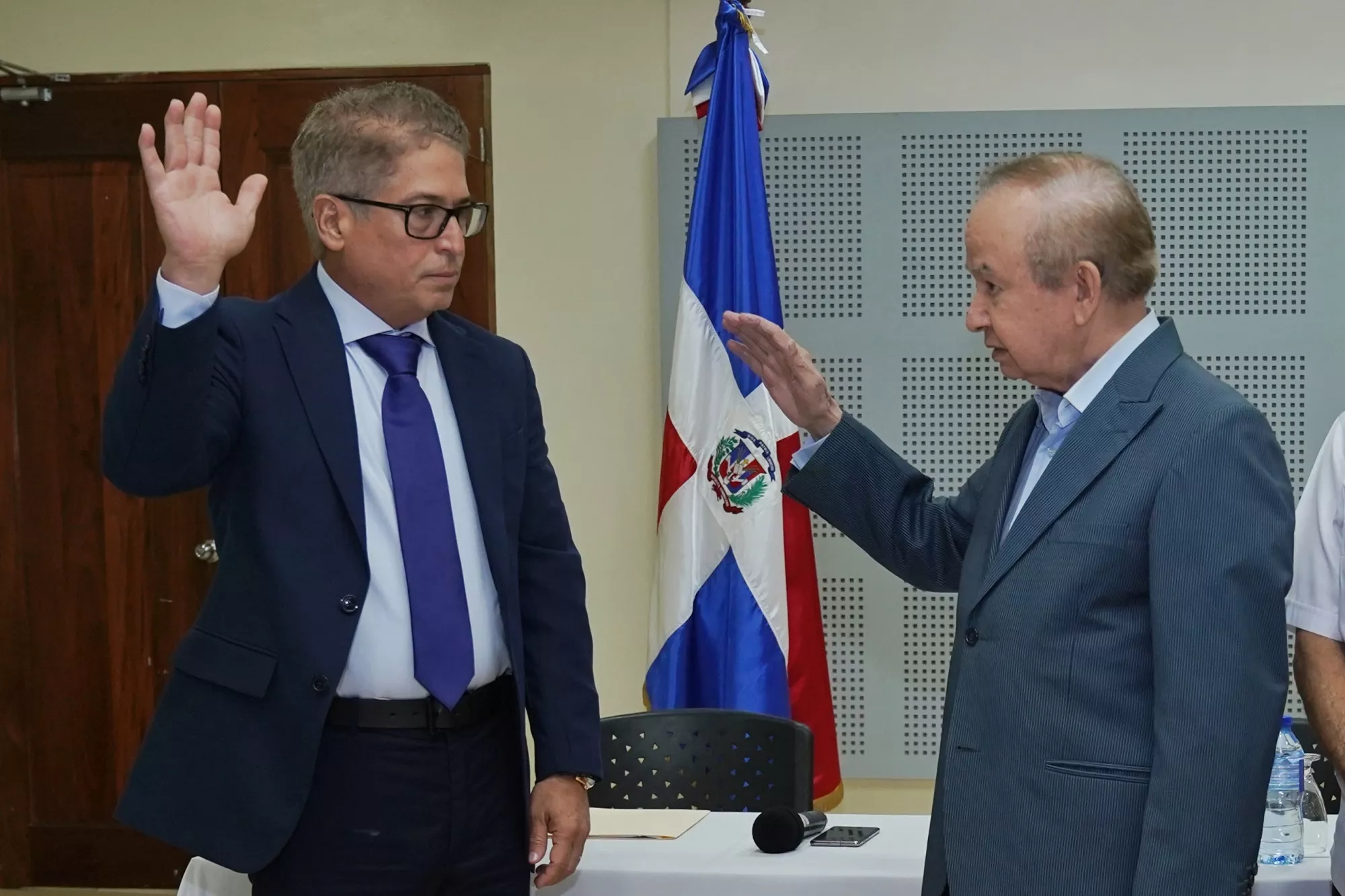 Ellis Pérez juramente a Iván Ruiz como director de CERTV