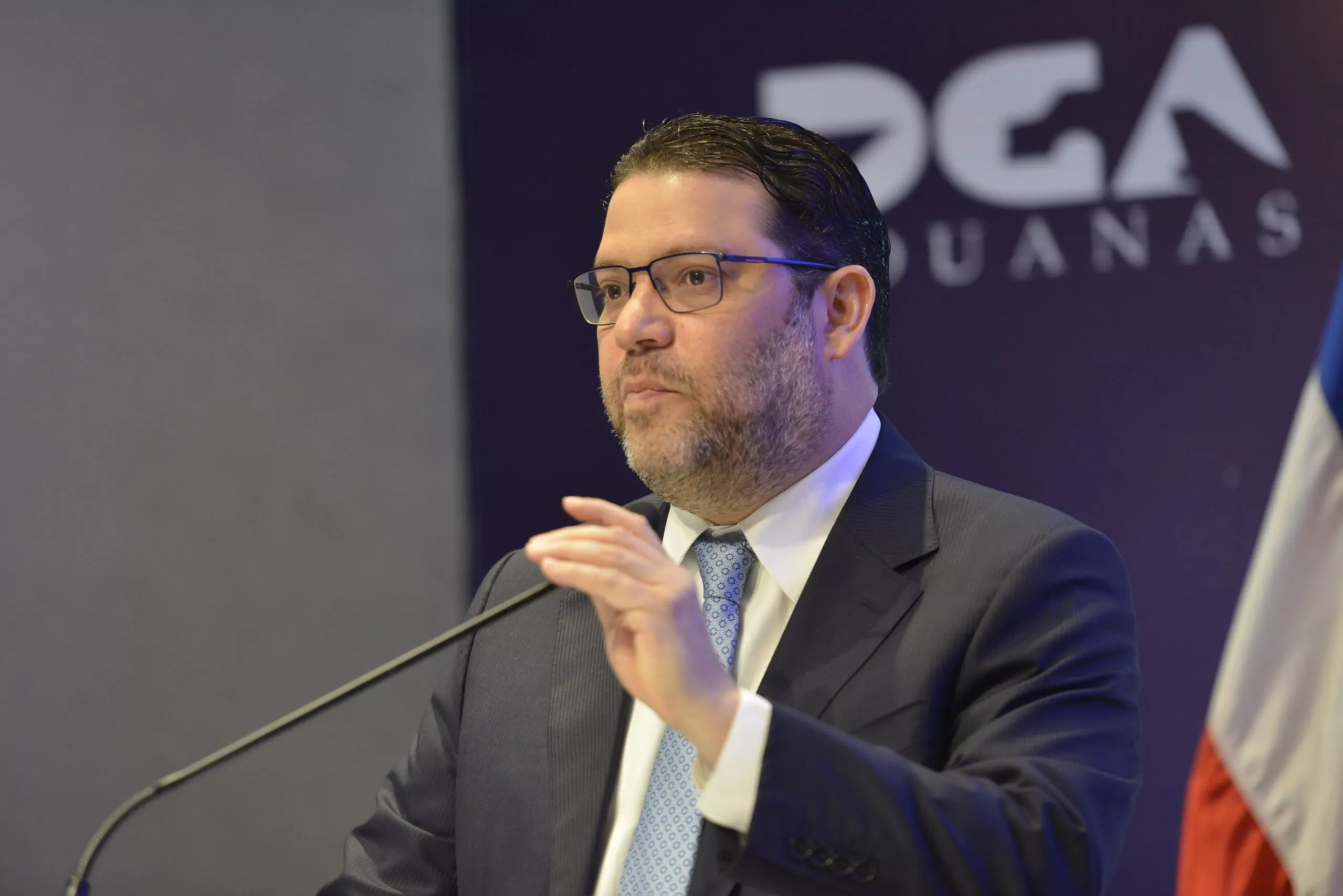 Sanz Lovatón destacó la importancia de estas empresas en el sector comercio, debido a que representan un pilar importante en la economía dominicana