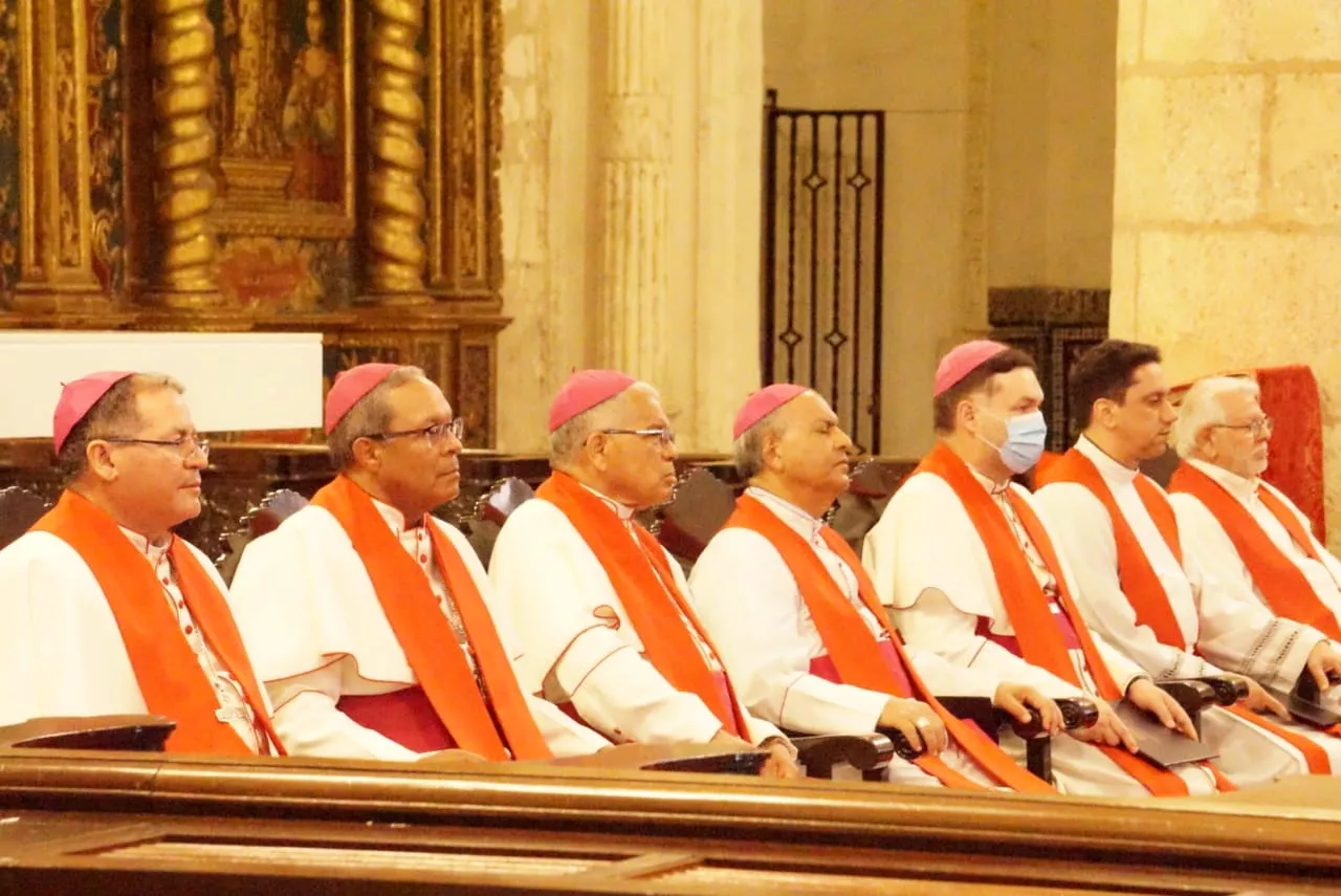 Obispos y Sacerdotes en el sermon de las siete palabras