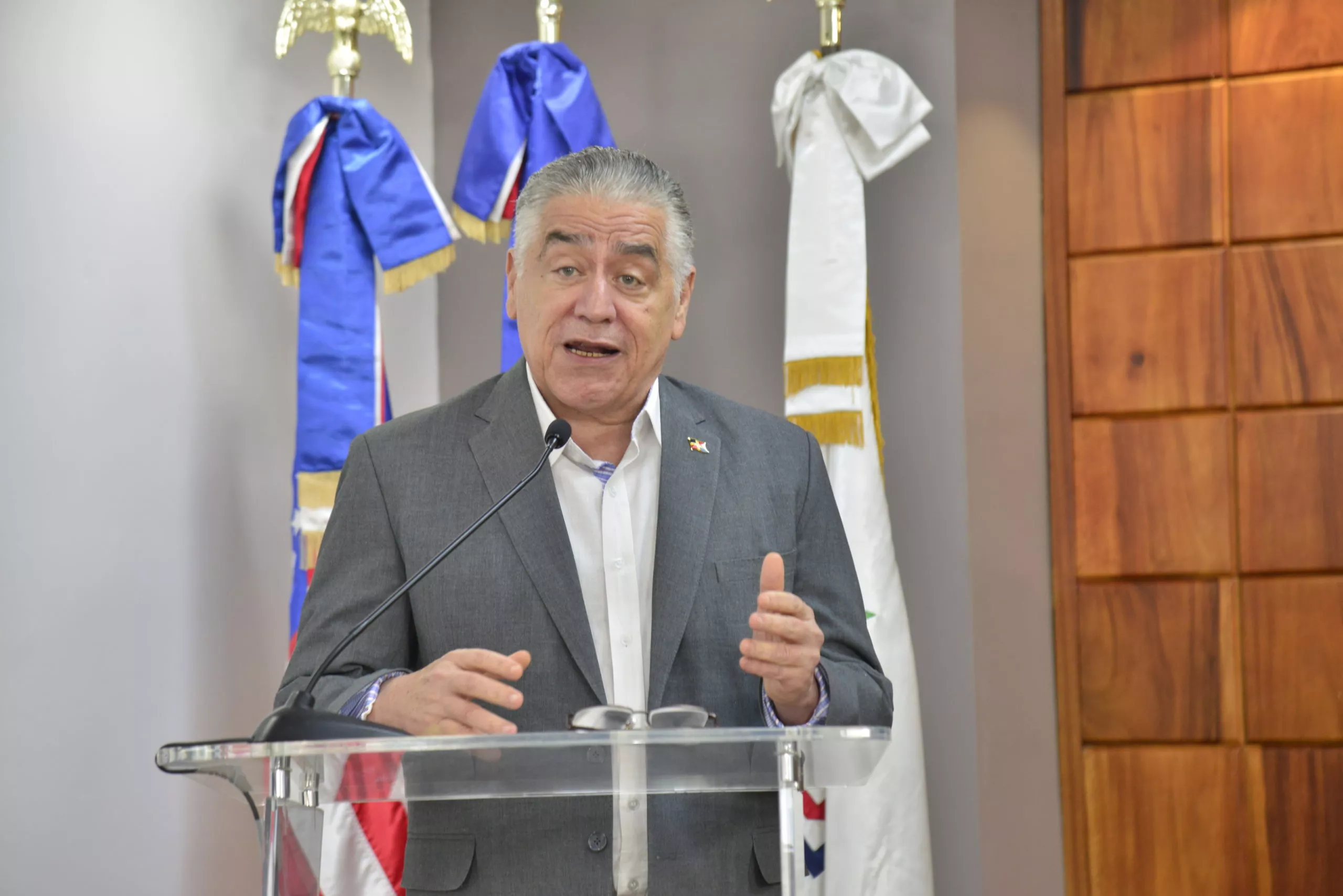 Afirma que en las filas militares las exacerbaciones políticas no se pueden controlar