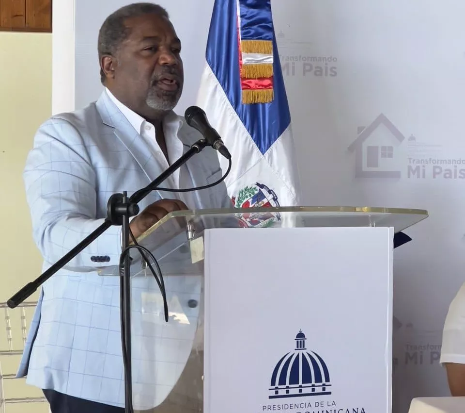 Gabinete de Política Social inicia la entrega de bonos para la reconstrucción de sus viviendas a 300 familias en una primera etapa.