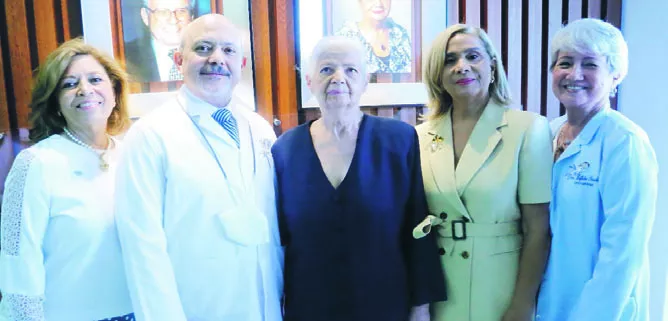 Emma Guzmán,  Víctor Pou Soares, Margarita Rosado,  Luisa González y  Elfida Sánchez.
