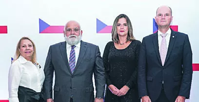 Ángela López, José Ramón Brea, Martina Kavanova y Petr Kavan.