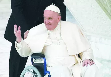 El papa Francisco sigue con dolores en la rodilla.