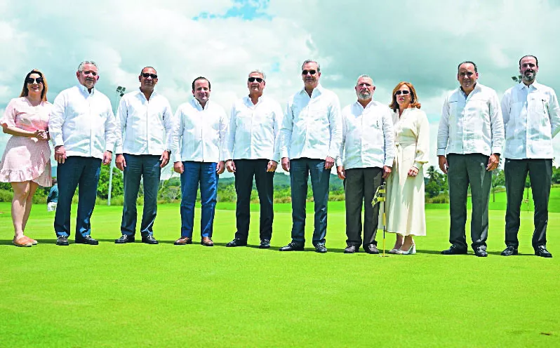 Gloria Reyes, Roberto Henríquez, Deligne Ascención, José Ignacio Paliza, Lisandro Macarrulla, Luis Abinader, Marcos Malespín, Cecilia de Malespín, Fernando Cantisano y Álvaro Souza.