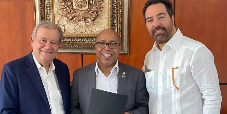 Los proponentes entregaron el pedido a Pacheco.