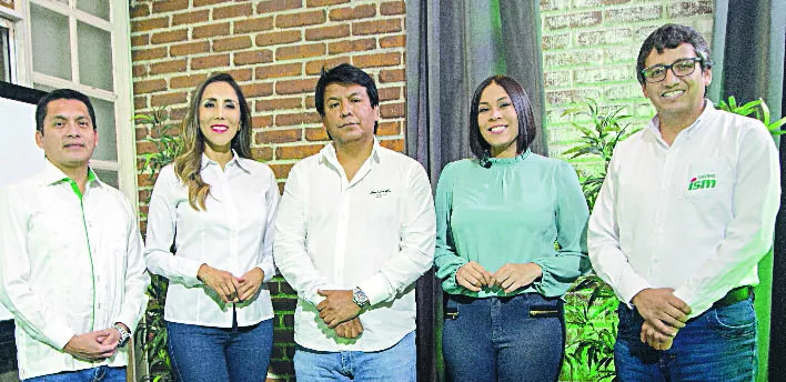 Ubaldo Dedios, Lorena Gutiérrez, Arturo Marroquín, Lizzie González y Wilbert Terrones.