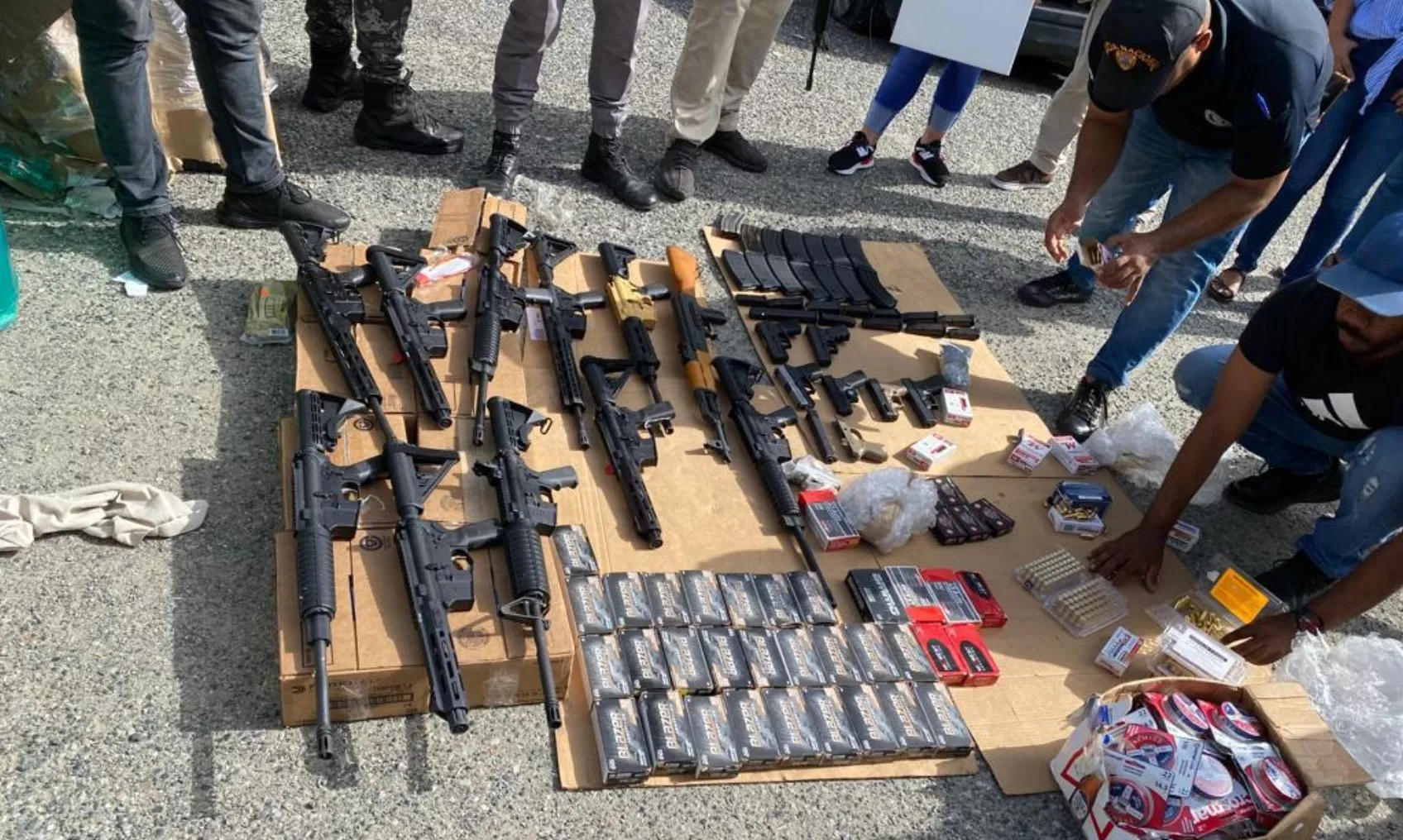 Las autoridades continúan las investigaciones para apresar a los miembros de dicha red que introdujo al país las armas.