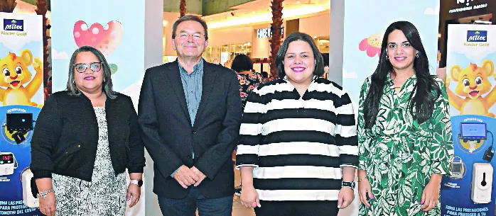 Acely Almonte, Jorgen Pedersen, Anya Damirón y Franchesca Francisco.