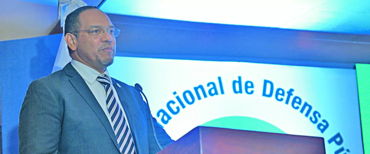 Rodolfo Valentín, director de la Defensoría Pública, mientras ofrece detalles.  Elieser Tapia