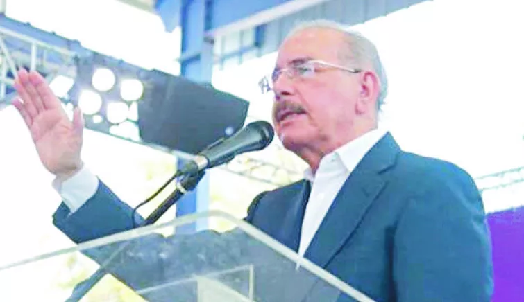 Danilo Medina firmó convocatoria al Comité Central.