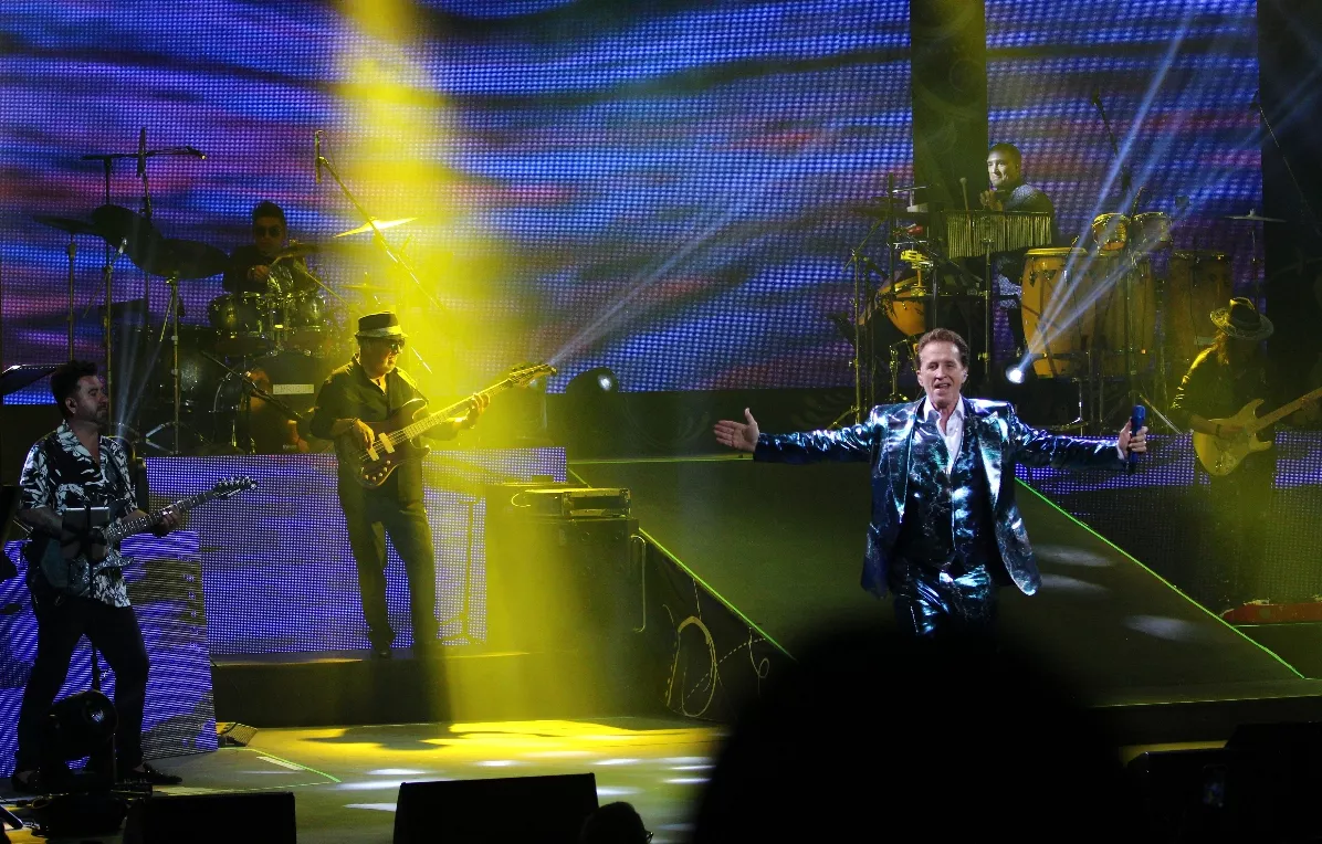 El cantante mexicano Emmanuel tiene un público cautivo en Dominicana.  FUENTE EXTERNA