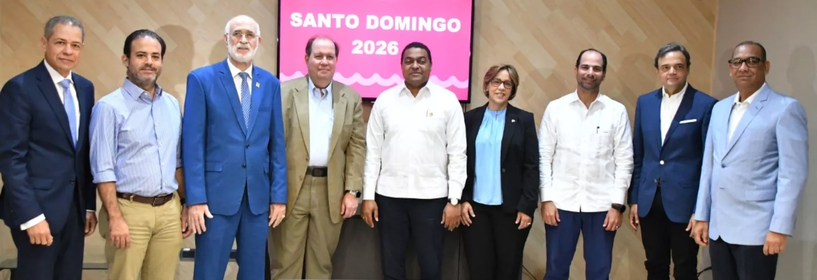 Fernando Langa, Carlos Iglesias, Antonio Acosta, Felipe Vicini, José Monegro, Mercedes Canalda, Frank Elías Rainieri, José Manuel Ramos y Deligne Ascensión al término de la reunión.