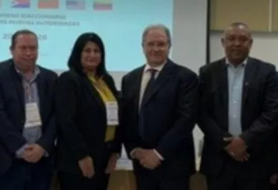 Juan Núñez (d) junto al nuevo Comité Ejecutivo de Copabe.