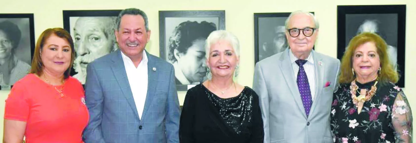 Santa de Peralta, Porfirio Peralta, Margarita Mendoza, Luis Sánchez-Noble y Mildred de Sánchez.