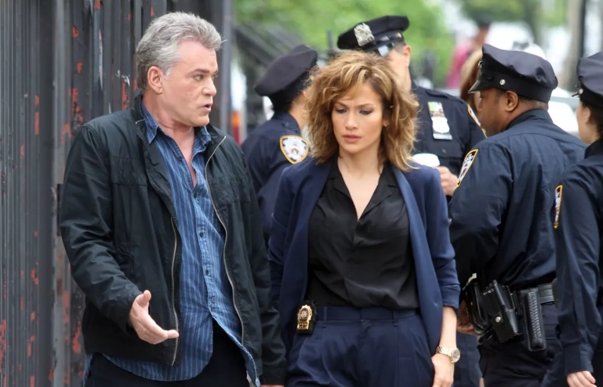 Ray Liotta y Jennifer López  en la película “Shades of Blue”.