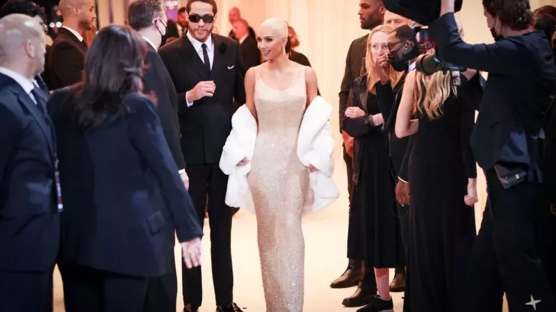 Kardashian dijo que estaba "decidida" a encajar en el vestido