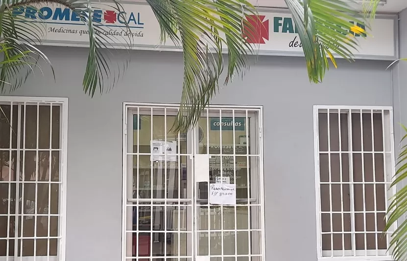 Varias farmacias de la capital acataron el llamado a paro.