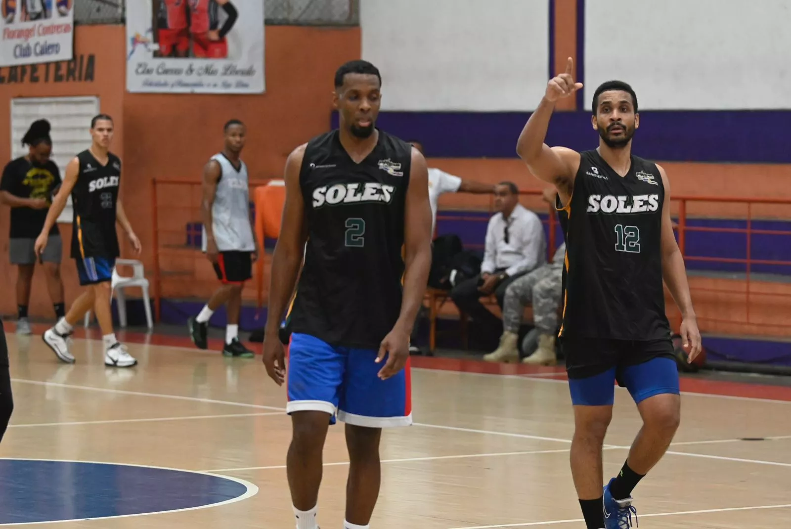 Gerardo Suero y Rayner Moquete en los entrenamientos de Soles en Villa Duarte.