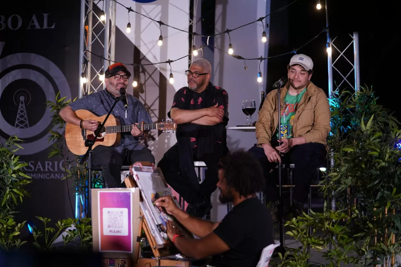 PAVEL NUÑEZ, JESUS NOVA Y ARIEL NUÑEZ en uno de las transmisiones