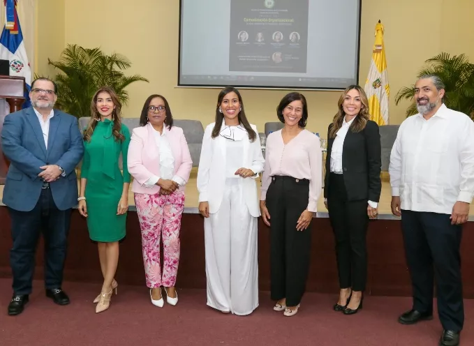 Eduardo Varcárcel, Rayvelis Roa, Rosanna Figueroa, Lucivel Ávila, Berenice Méndez, Patricia Mejía y Miguel Vega.