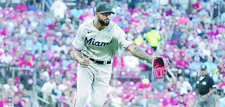 El dominicano Sandy Alcántara, de los Marlins, demuestra gran dominio sobre el montículo.