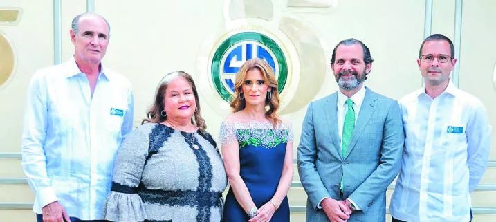 Ejecutivos del grupo compartieron ayer con representantes de  medios de comunicación.