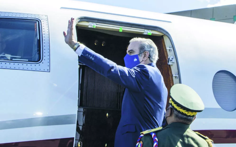 El presidente de la República salió ayer en horas de la tarde rumbo a Los Ángeles, California.