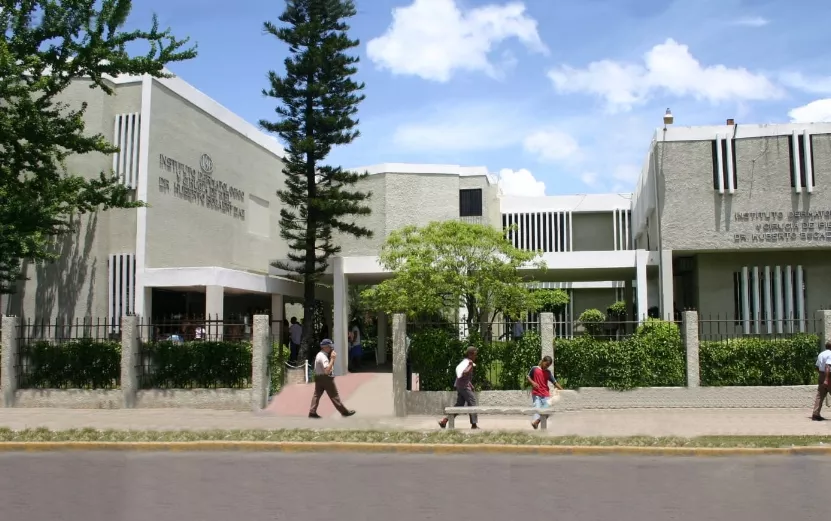 Instituto Dermatológico Dominicano y Cirugía de la Piel.