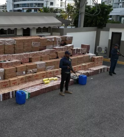 Agentes decomisaron 23 millones de pesos en cigarrillos.