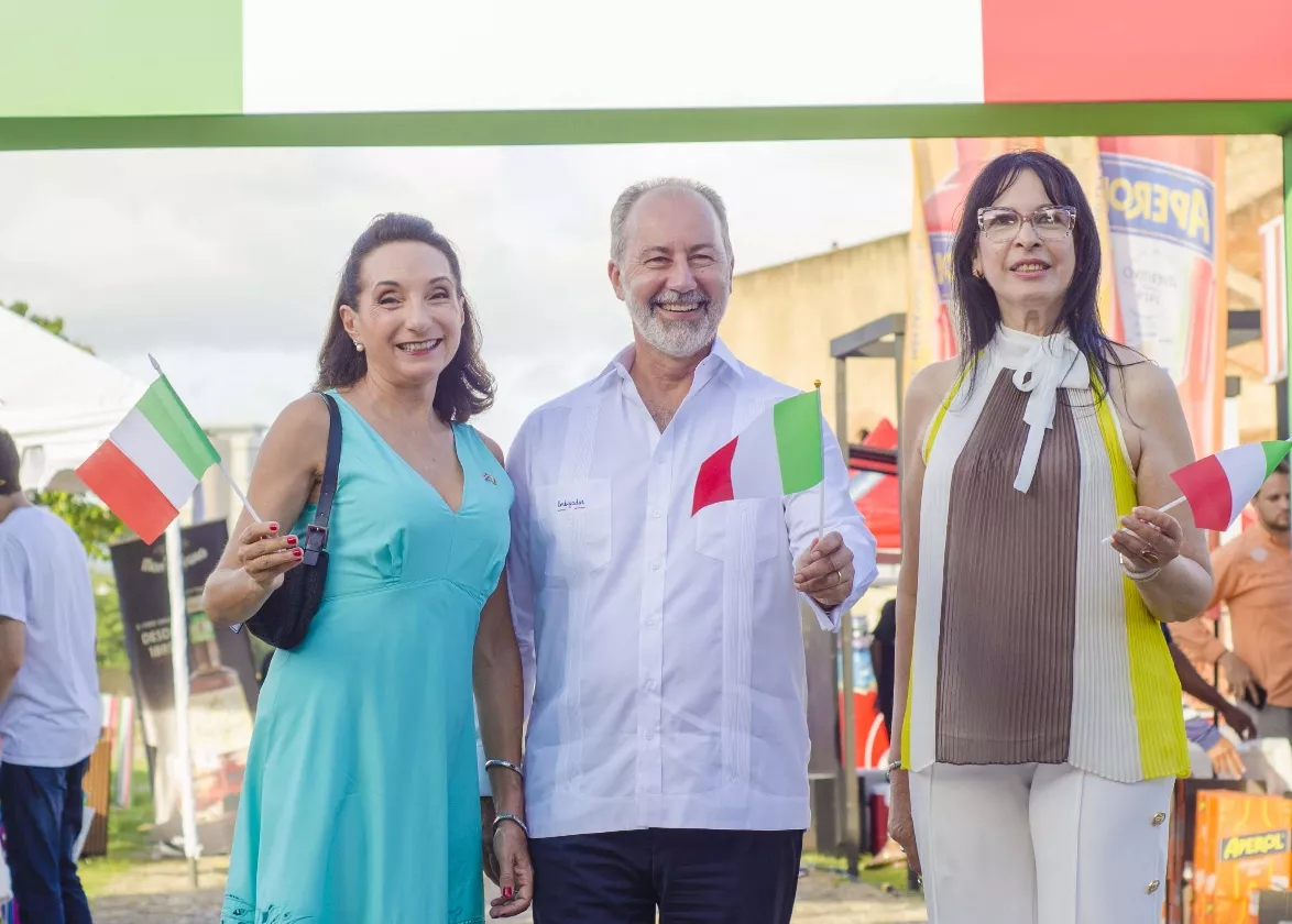 Ornella Cuppone, Stefano Queirolo Palmas y Ana Cristina Martínez.