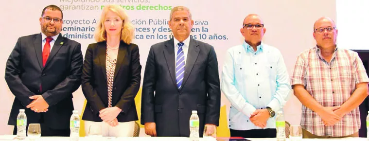 Darío Castillo encabezó actividad sobre avances en la administración pública.
