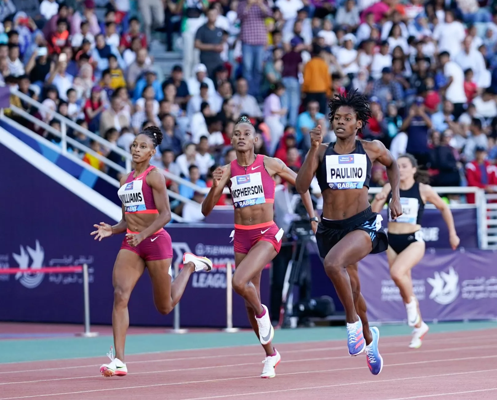 Marileidy Paulino avanza hacia la meta durante la final de los 400 metros lisos que ganó ayer en Rabat, Marruecos.