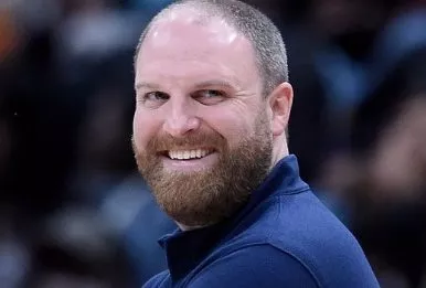Taylor Jenkins confirmado entrenador de Grizzlies.  ap