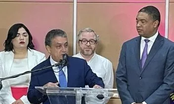 Los del PLD al presentar su postura ayer.