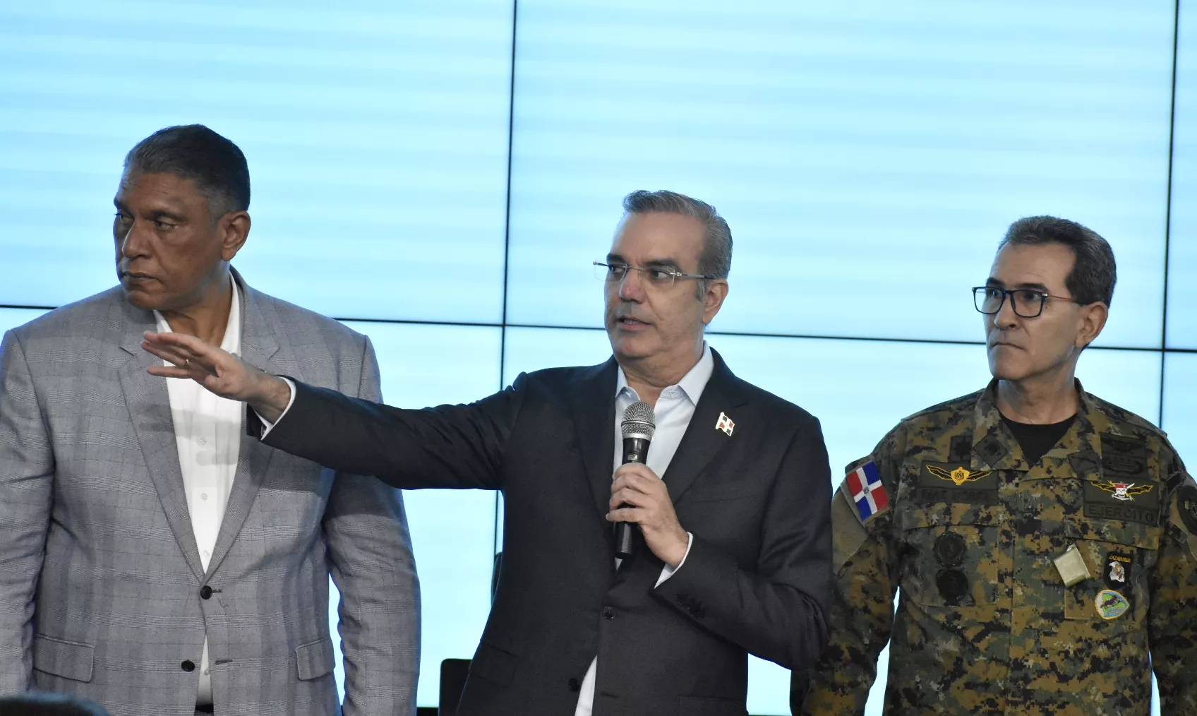 Abinader estuvo acompañado de los ministros de Defensa e Interior y Policía,  Díaz Morfa y   Vásquez Martínez.  josé de león
