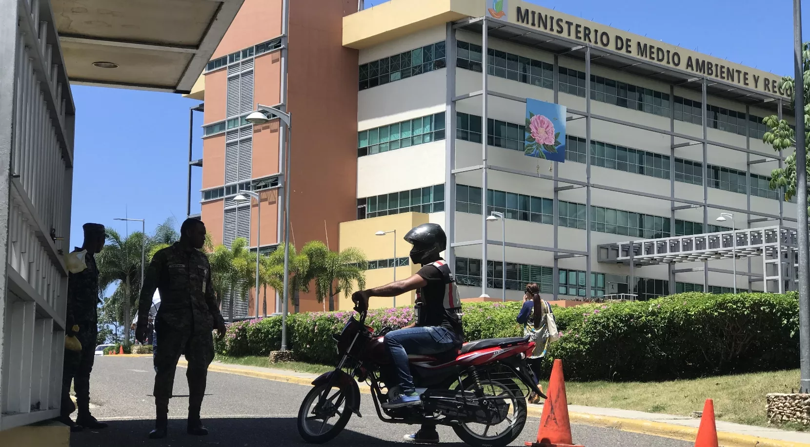 La seguridad del Ministerio de Medio Ambiente fue doblada tras muerte de su titular, Orlando Jorge Mera. elieser tapia